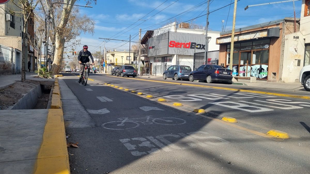 La ciclovía de Tomás Godoy Cruz de Guaymallén se corta en Costanera. La ciclovía de Tomás Godoy Cruz de Guaymallén se corta en Costanera.