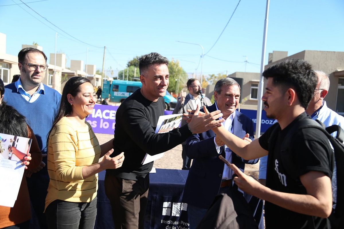 Se entregaron 84 viviendas que conforman el barrio Bonfanti, ubicado en Rodeo de la Cruz. Se entregaron 84 viviendas que conforman el barrio Bonfanti, ubicado en Rodeo de la Cruz.