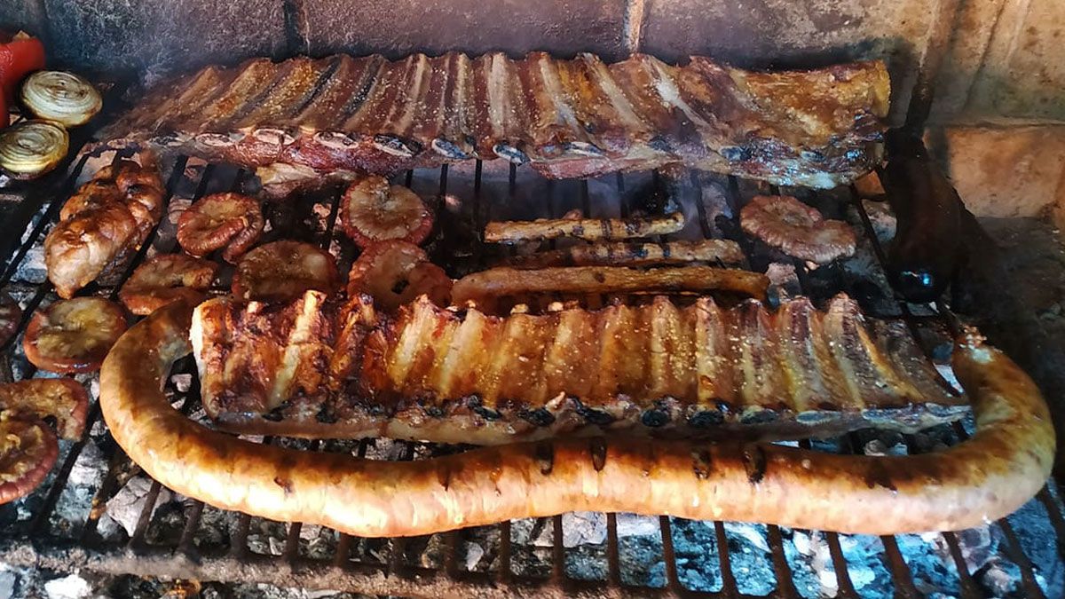 Con diferentes elementos caseros, puedes potenciar el sabor de la parrilla. Con diferentes elementos caseros, puedes potenciar el sabor de la parrilla. 