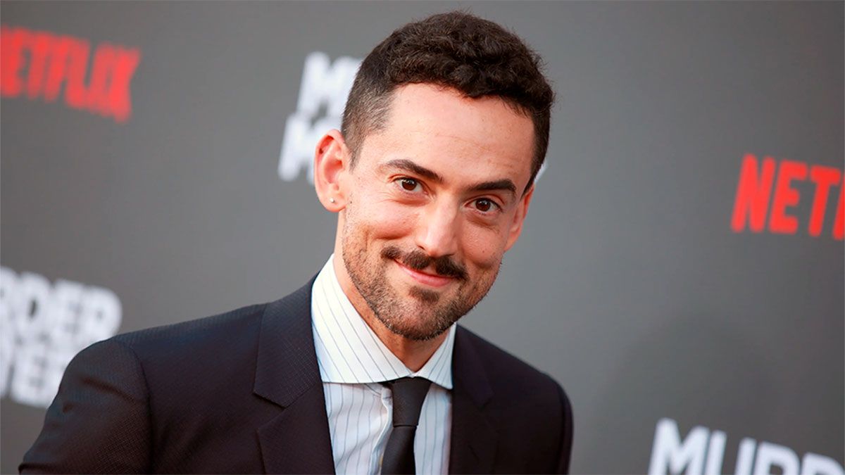 Luis Gerardo Méndez es uno de los protagonistas de Medios hermanos, película que está en Netflix.