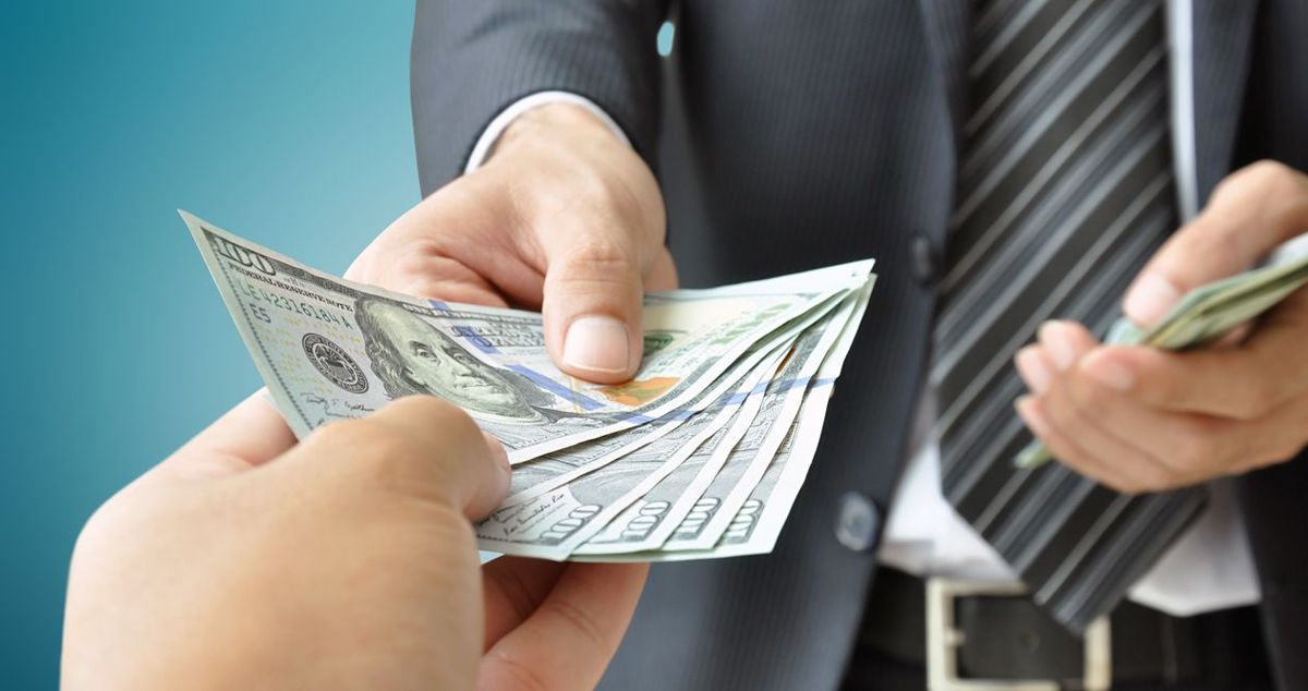 Una de las poblaciones más beneficiadas por este pago son los adultos mayores de 65 años.