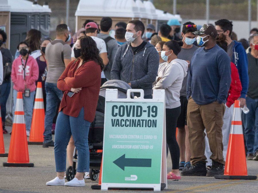 La flexibilidad para conseguir la vacuna contra el covid atrae turistas a Miami.