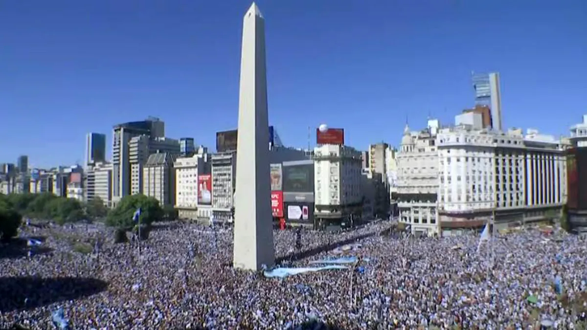 Impresionante. Fue incalculable la cantidad de gente que se congregó en el Obelisco.