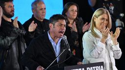 El gobernador bonaerense Axel Kicillof en el búnker peronista tras conocerse los resultados de las elecciones. El gobernador bonaerense Axel Kicillof en el búnker peronista tras conocerse los resultados de las elecciones.