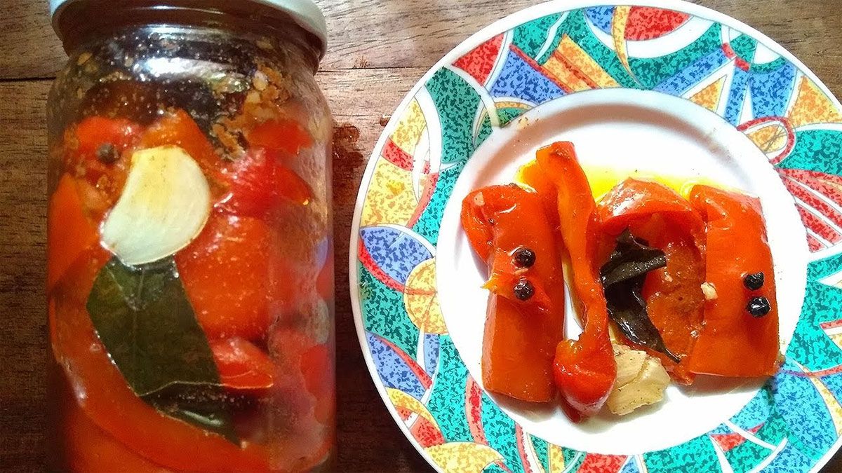 Nada más satisfactorio que elaborar esta receta y tener un par de frascos de pimientos morrones en conserva, para saborear cuando uno tenga ganas. Nada más satisfactorio que elaborar esta receta y tener un par de frascos de pimientos morrones en conserva, para saborear cuando uno tenga ganas.