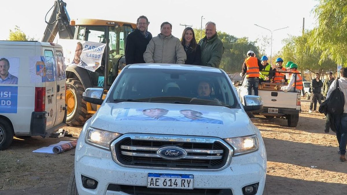 Omar Parisi y Lucas Ilardo lideraron la caravana de la vivienda por los departamentos del área metropolitana. Omar Parisi y Lucas Ilardo lideraron la caravana de la vivienda por los departamentos del área metropolitana.