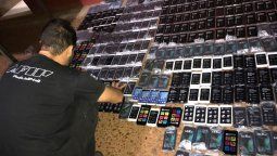 La AFIP secuestró un cargamento de celulares valuado en 2 millones de pesos