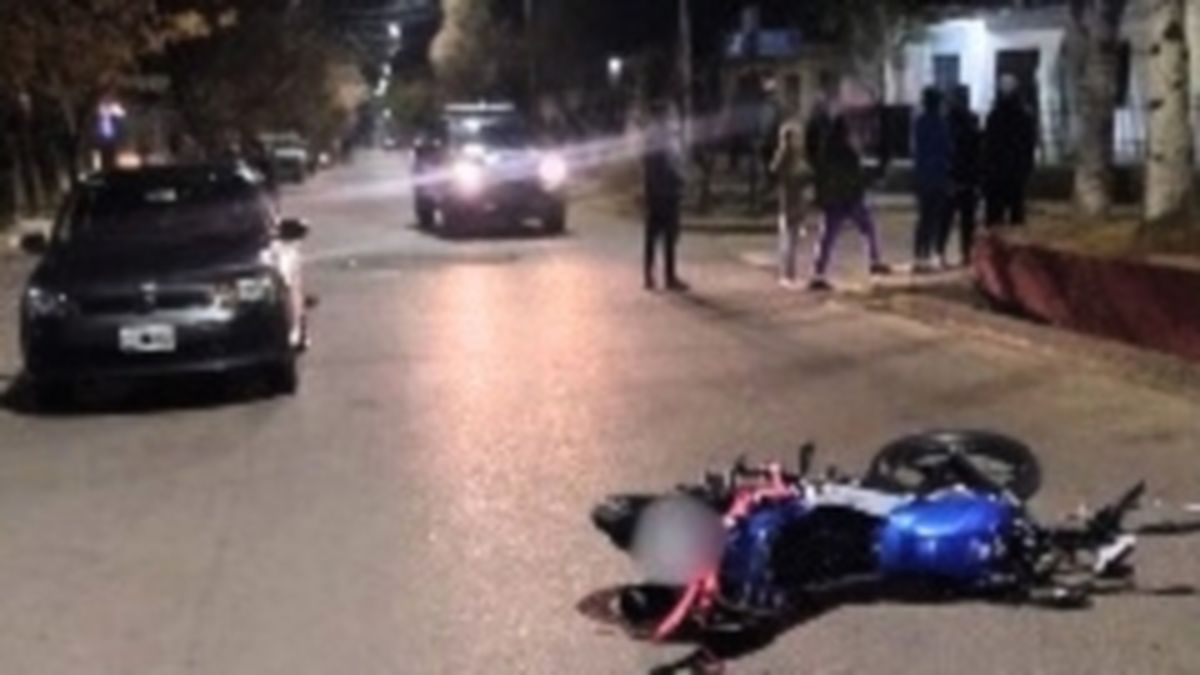 El accidente se produjo en la intersección de las calles Cordón del Plata y Ejército de los Andes del barrio San Martín.