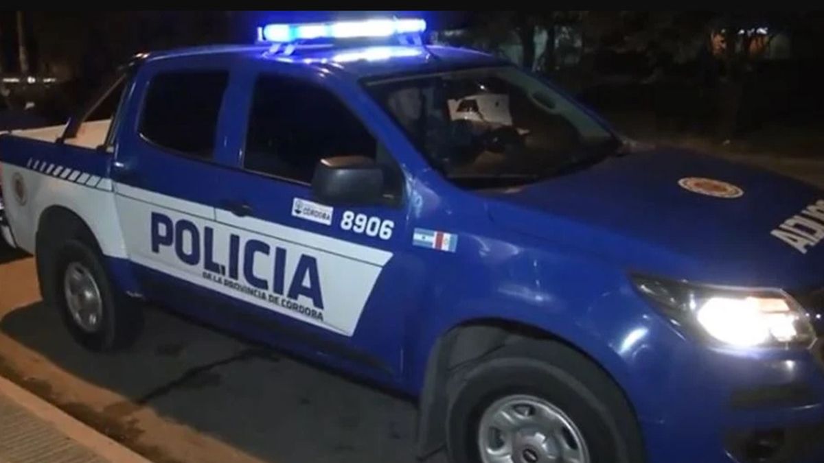 Un hombre apuñaló a su hijastro con un cuchillo en medio de una discusión familiar.