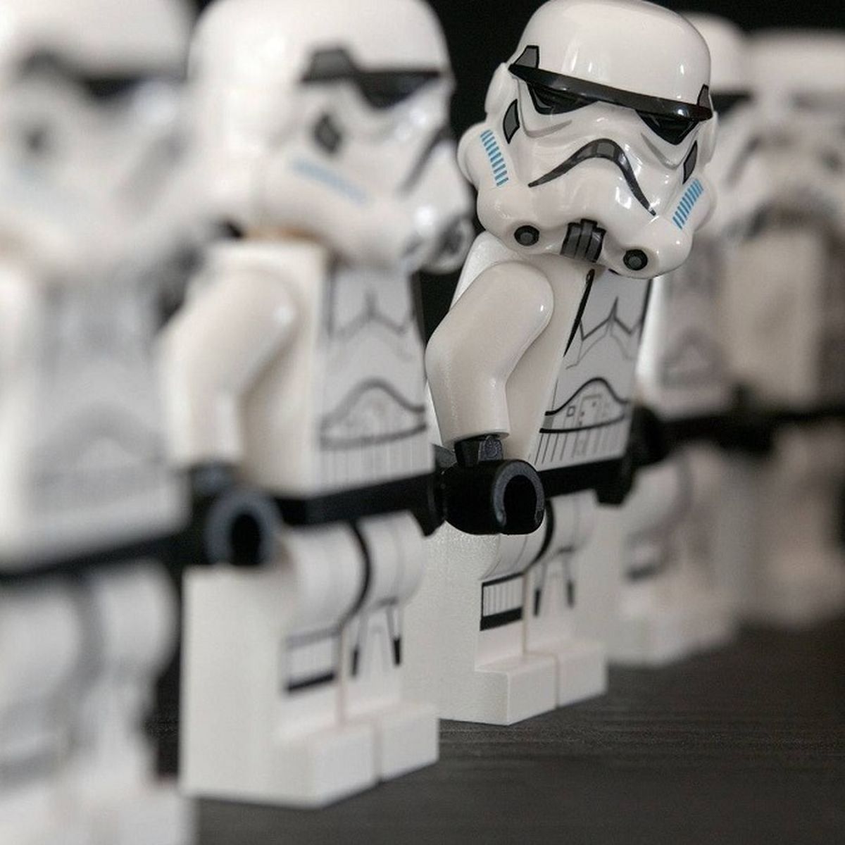 Esta fecha coincide con el lanzamiento de la película La Guerra de las Galaxias en el año 1977.