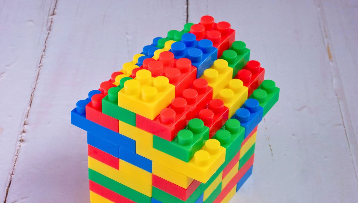 Utiliza cepillos, trapos e hisopos para llegar a cada rincón del juguete. Utiliza cepillos, trapos e hisopos para llegar a cada rincón del juguete. 