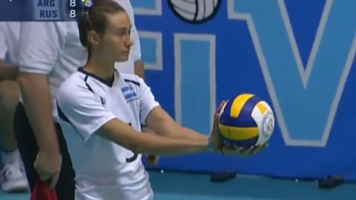 Micaela Vogel al saque. Fue durante el partido de Las Panteras frente a Rusia en el Mundial FIVB 2002 de Alemania. Micaela Vogel al saque. Fue durante el partido de Las Panteras frente a Rusia en el Mundial FIVB 2002 de Alemania.