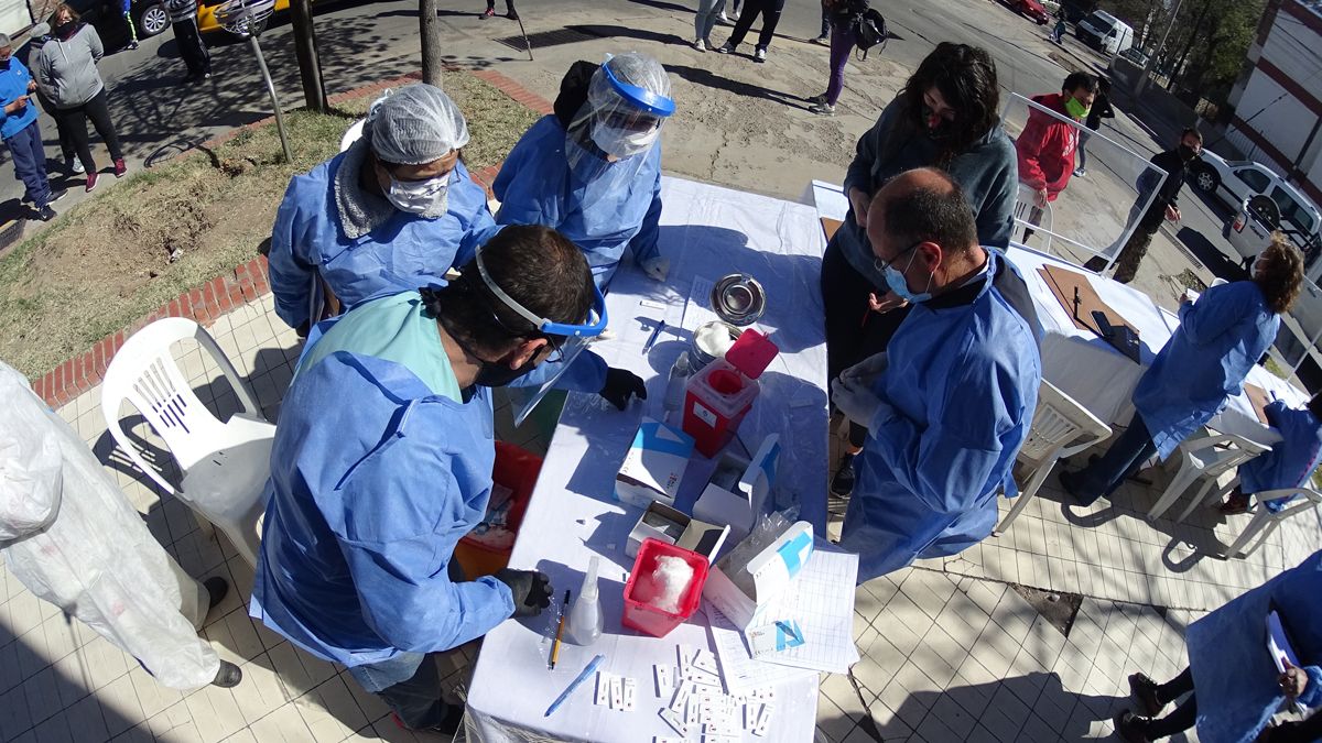 Hisopados y testeos en los barrios por los casos de coronavirus Mendoza.