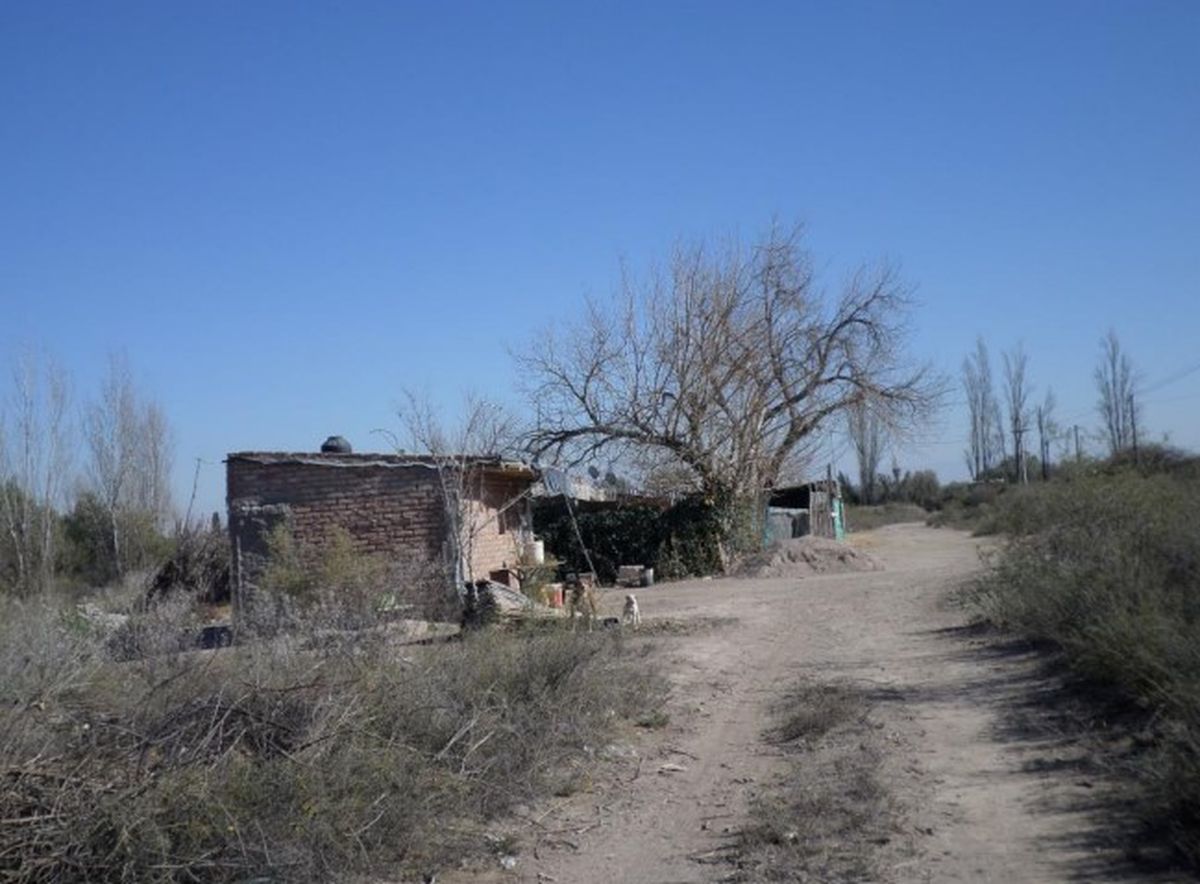 La casa en mal estado que está en el terreno de Rivadavia. La casa en mal estado que está en el terreno de Rivadavia.