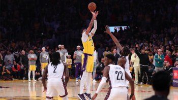 Los Lakers fueron sorprendidos como local por los Nets