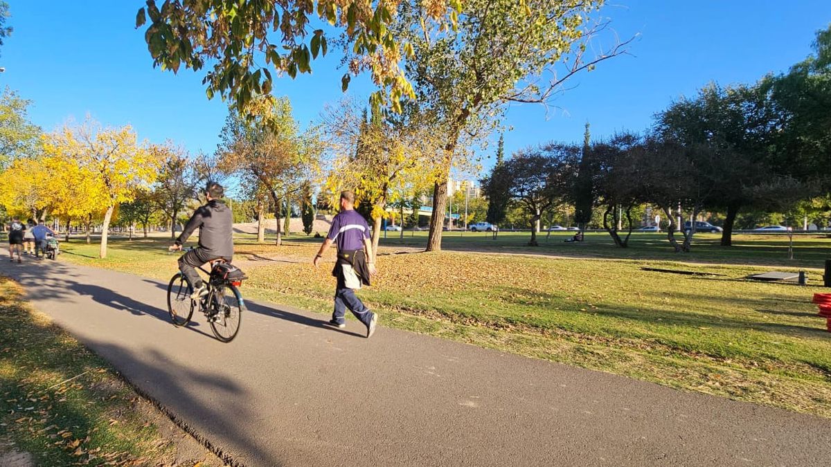 Los días típicos de otoño se mantendrán por lo menos hasta el martes. Según el pronóstico del tiempo el miércoles habrá otro descenso de las temperaturas. Los días típicos de otoño se mantendrán por lo menos hasta el martes. Según el pronóstico del tiempo el miércoles habrá otro descenso de las temperaturas.