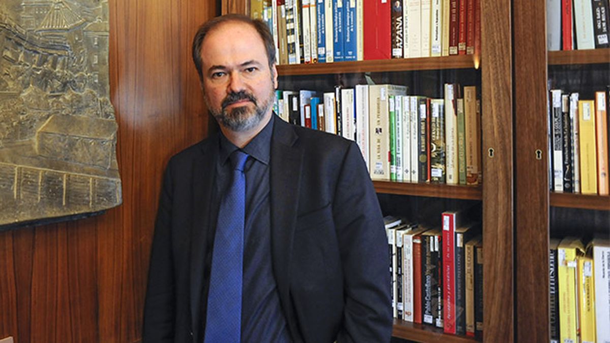 El periodista y escritor mexicano Juan Villoro contó cómo su mujer "despista" a la máquina del algoritmo. El periodista y escritor mexicano Juan Villoro contó cómo su mujer "despista" a la máquina del algoritmo.