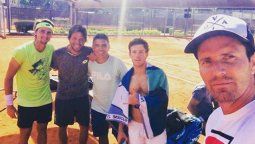 Un lujo: Manu Peña se entrena con Chela y el Peque Schwartzman