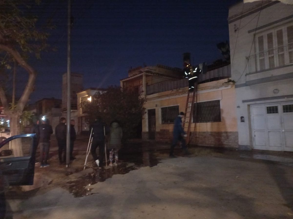 Un calefón explotó en Guaymallén por desperfectos en la instalación eléctrica.