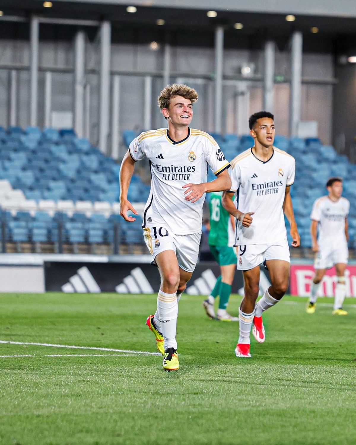 Nicolás Paz, del Tenerife al Real Madrid Castilla CF, y de allí al plantel superior del Merengue que disputa este sábado la final de la Champions League contra El Borussia Dortmund. Nicolás Paz, del Tenerife al Real Madrid Castilla CF, y de allí al plantel superior del Merengue que disputa este sábado la final de la Champions League contra El Borussia Dortmund.