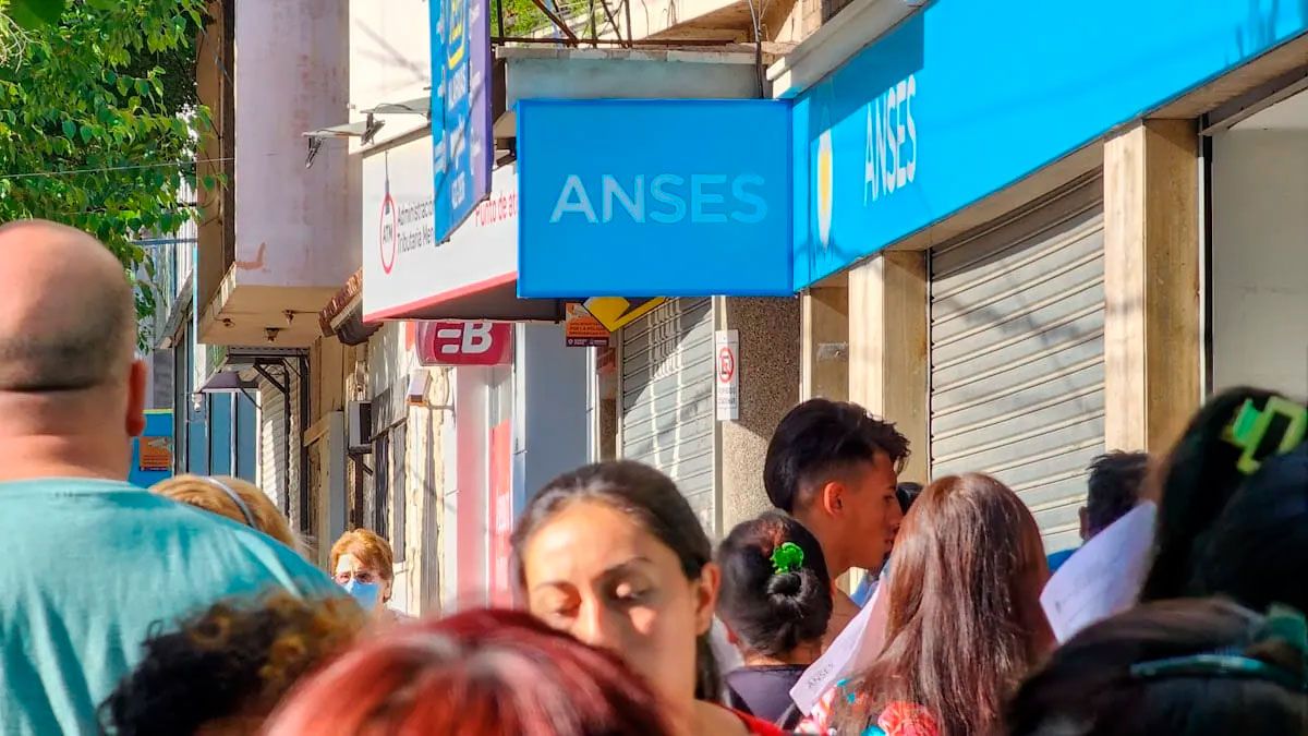 ANSES sorprendió al confirmar el aumento de abril para los tres bonos extraordinarios