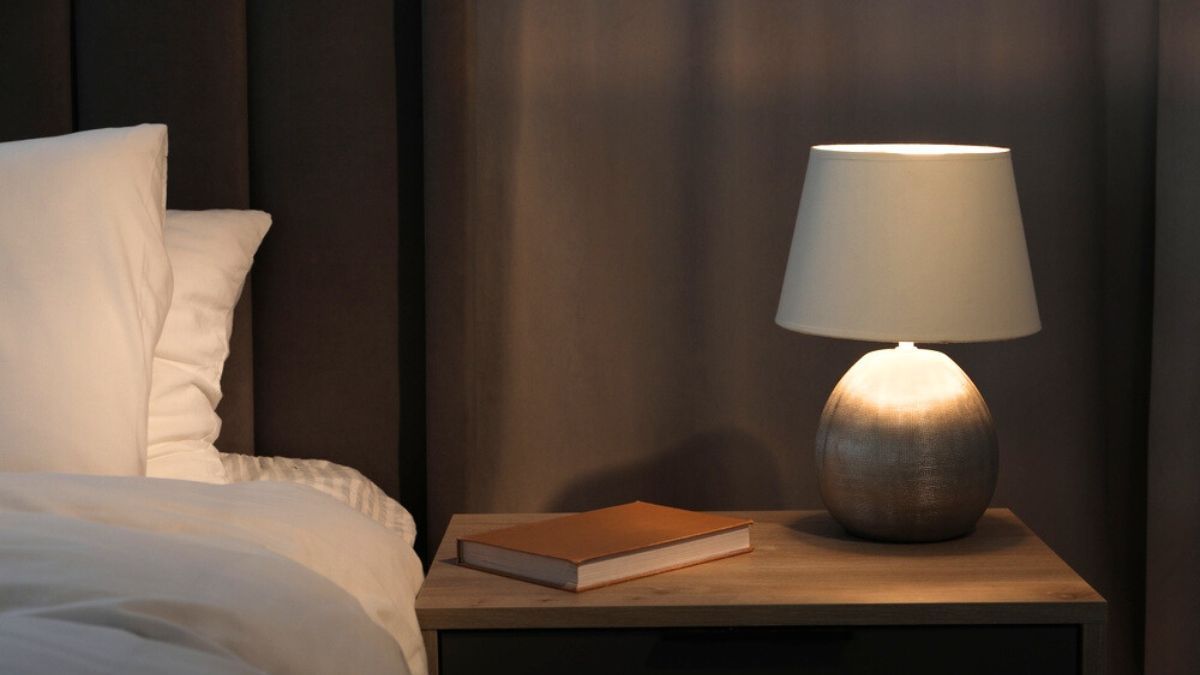 Qué significa dejar un libro sobre la mesa de luz todas las noches, según el Feng Shui