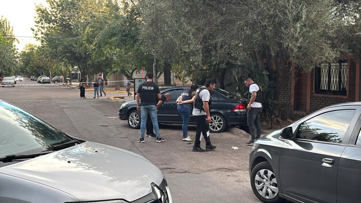 El tiroteo entre policías y delincuentes ocurrió en la calle Belgrano y José Hernández