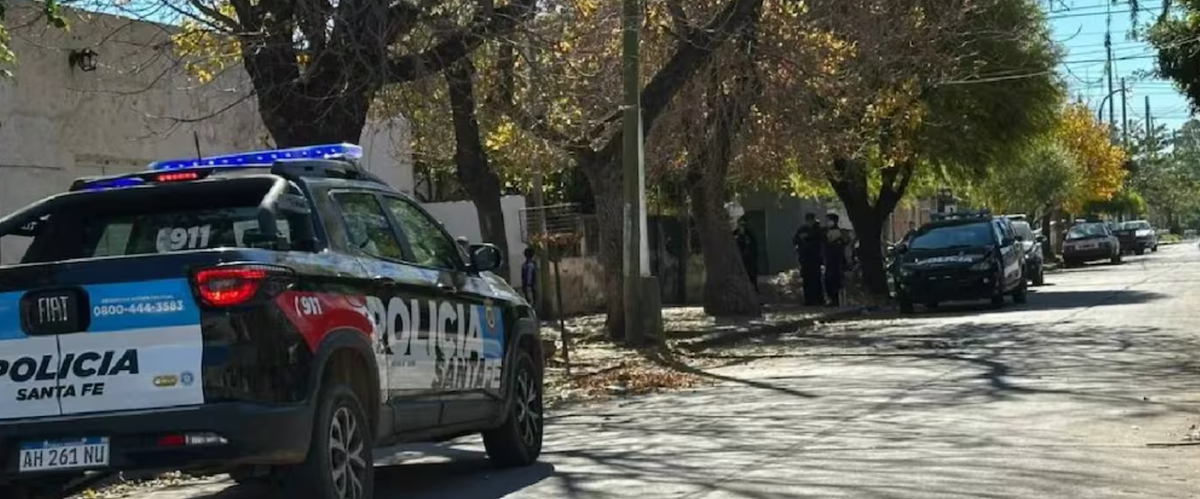 Feroz pelea entre hermanos: uno apuñaló en la cabeza y la cara al otro.