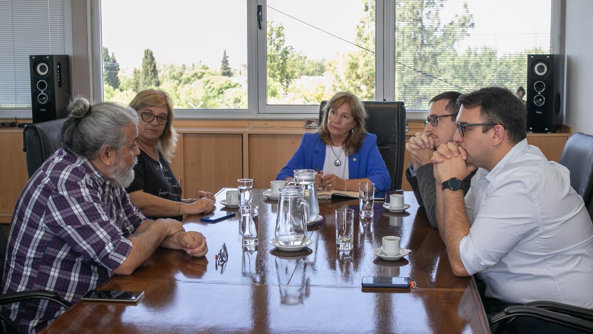 Esther Sánchez, rectora de la UNCuyo, y la secretaria general de Conadu Histórica, Francisca Staiti en una de las tantas reuniones por temas de la Casa de Estudios.