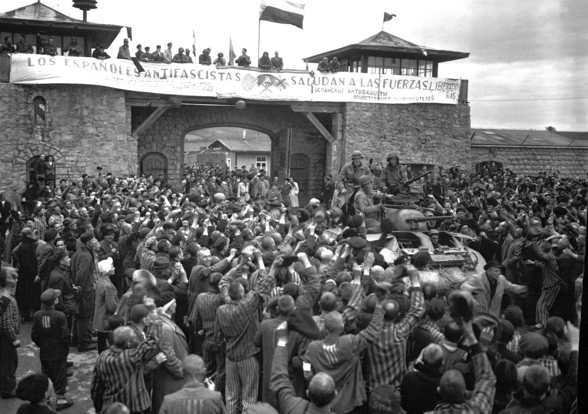 La llegada de los aliados a Mauthausen (Austria), uno de los campos de trabajo esclavo y de exterminio más importantes de Europa. La llegada de los aliados a Mauthausen (Austria), uno de los campos de trabajo esclavo y de exterminio más importantes de Europa.