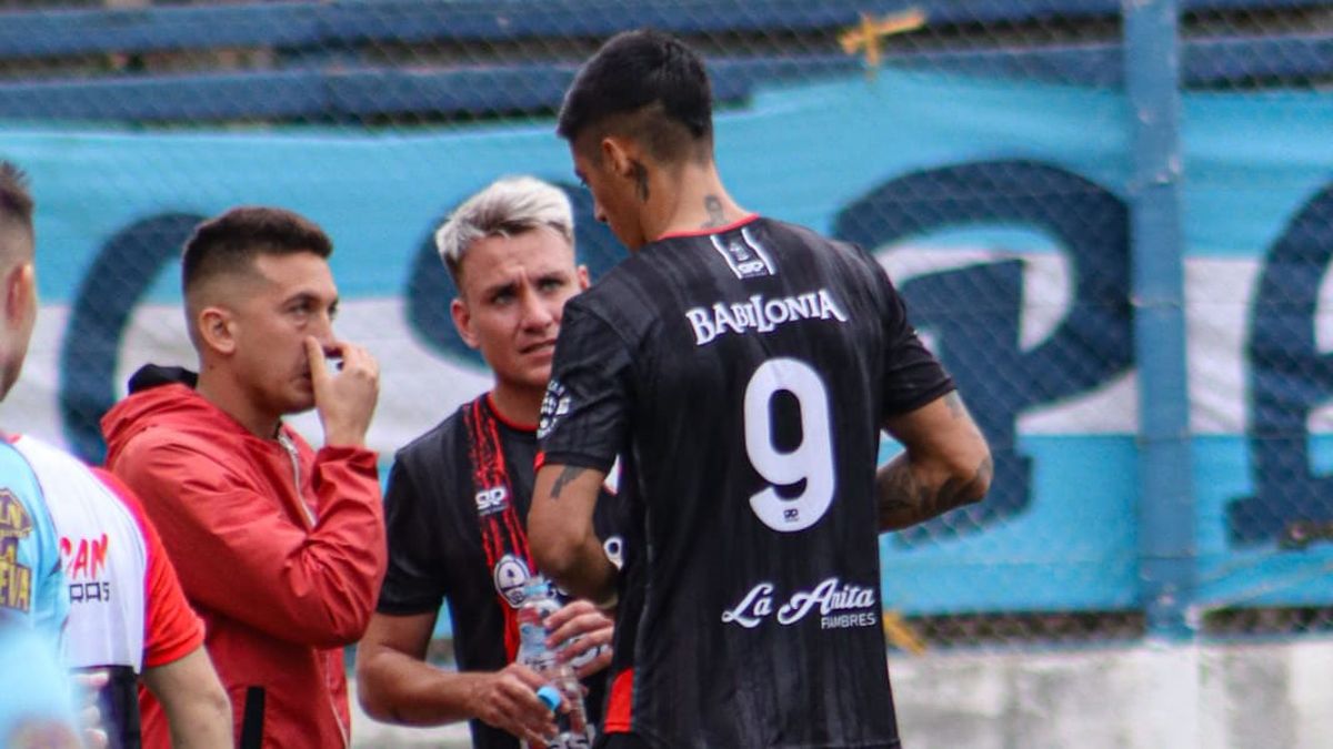 Abdo Alí tuvo su estreno en Huracán Las Heras como entrenador y lo hizo muy bien.