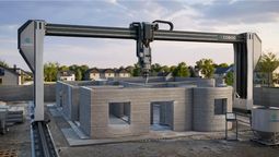 tiene 27 anos y construye casas de hormigon en dos dias con una impresora 3d que reduce los costos casi a la mitad