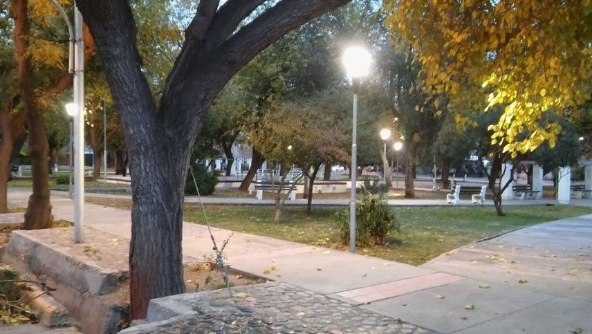 Descubrieron que un hombre de 60 años le mandaba mensajes a su nena de 12: lo citaron en la plaza y lo atraparon