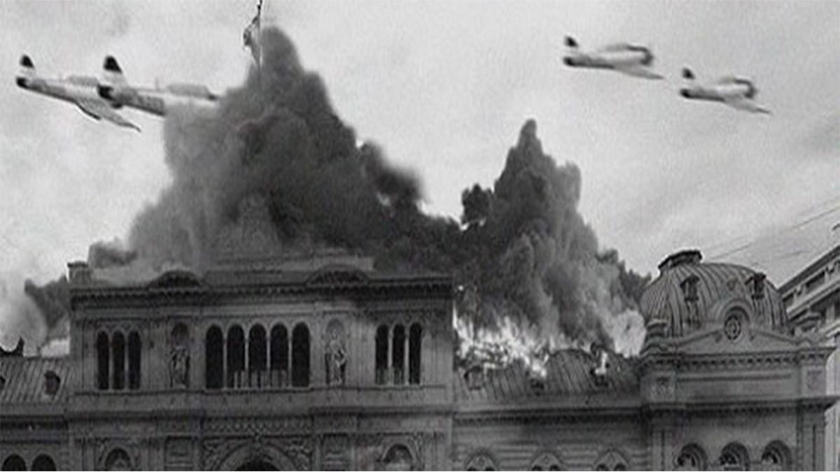 El bombardeo a Plaza de Mayo fue un intento de golpe de Estado a Perón por parte de la Marina.