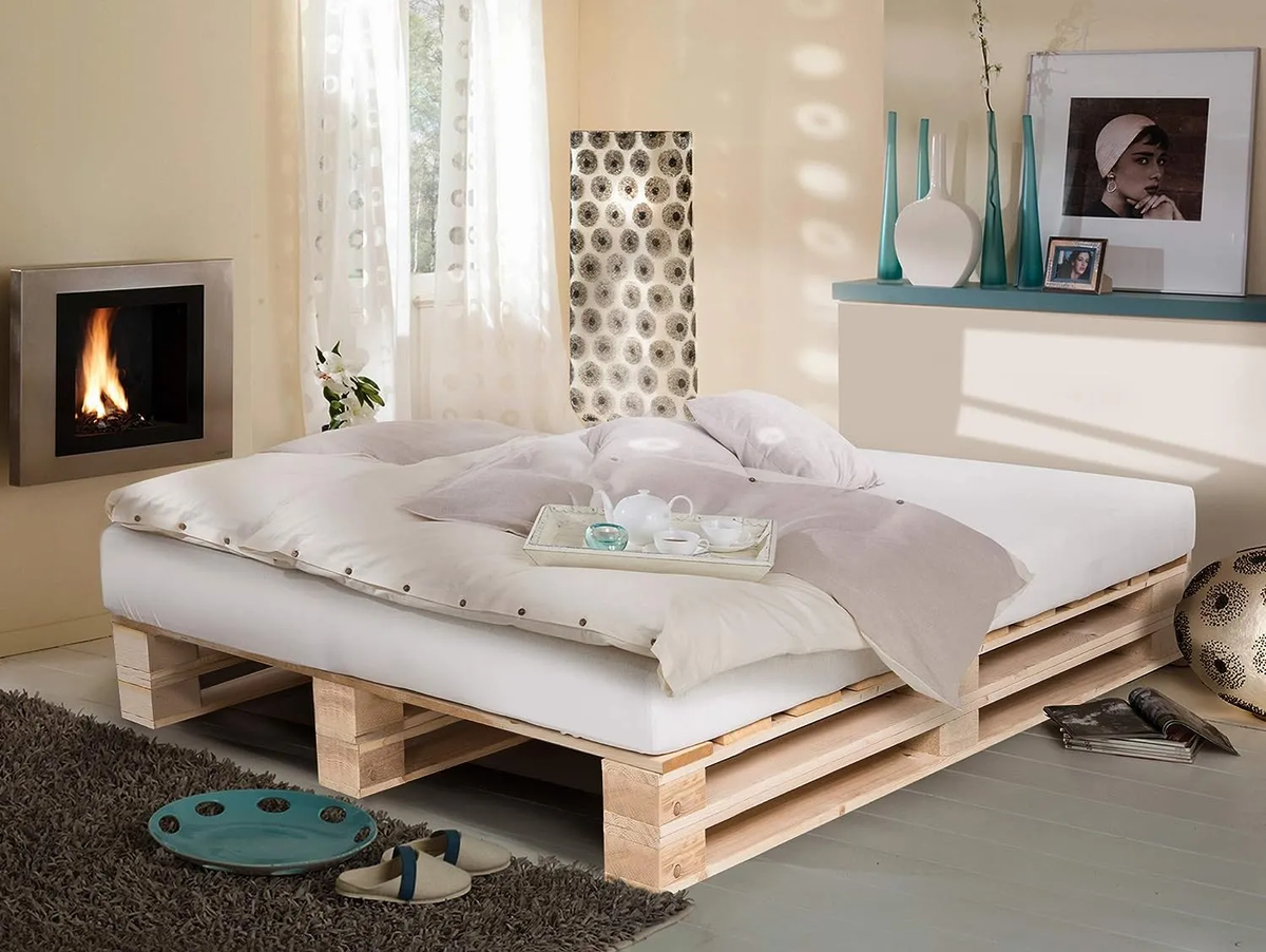 Las camas con base de palets son mucho más económicas que los sommier tradicionales. Imagen: Pale Tienda Las camas con base de palets son mucho más económicas que los sommier tradicionales. Imagen: Pale Tienda