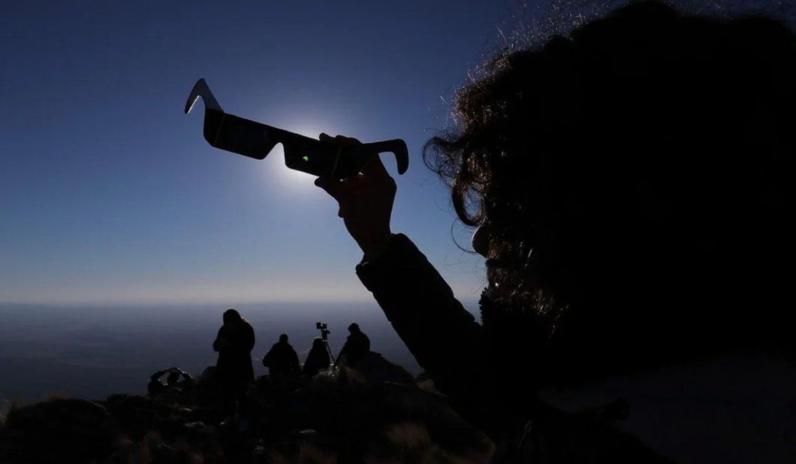 Eclipse solar: ¿se puede ver directamente? Qué pasa si miro al Sol sin protección
