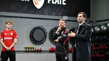 Cómo fue la reunión entre Di Carlo y Gallardo en el entrenamiento de River Cómo fue la reunión entre Di Carlo y Gallardo en el entrenamiento de River