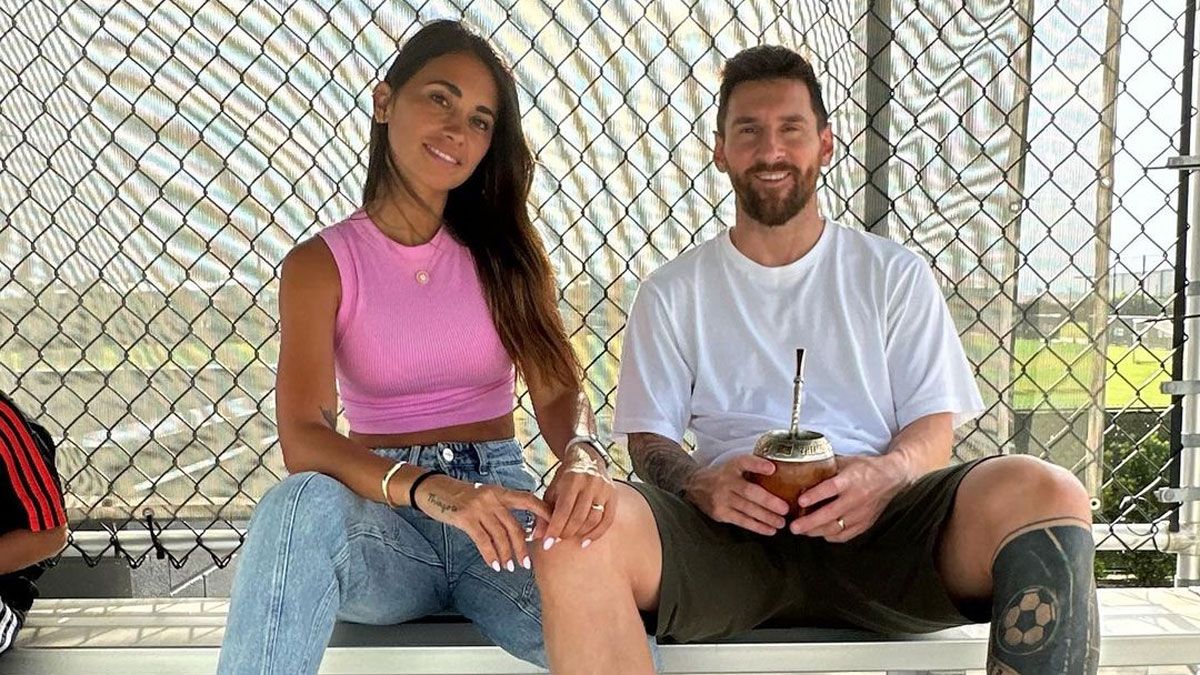 Antonela Roccuzzo y Lionel Messi disfrutan de unos mates en Miami.