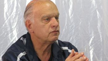El presidente de Independiente, Néstor Grindetti, responsabilizó a los hinchas de la U de Chile por los incidentes