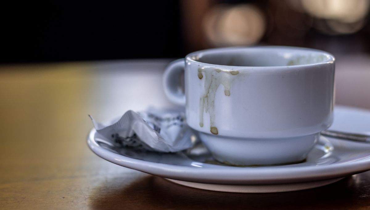 La lavandina ayuda a limpiar y desinfectar las tazas manchadas. La lavandina ayuda a limpiar y desinfectar las tazas manchadas. 