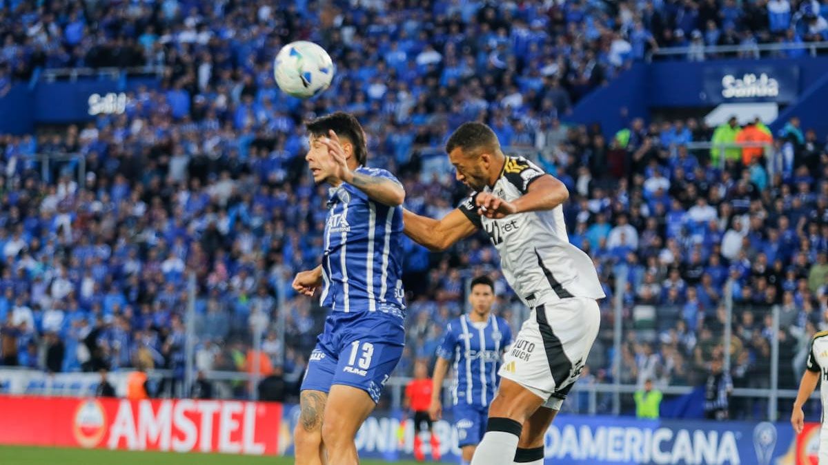 El Indio Fernández está en plena acción.