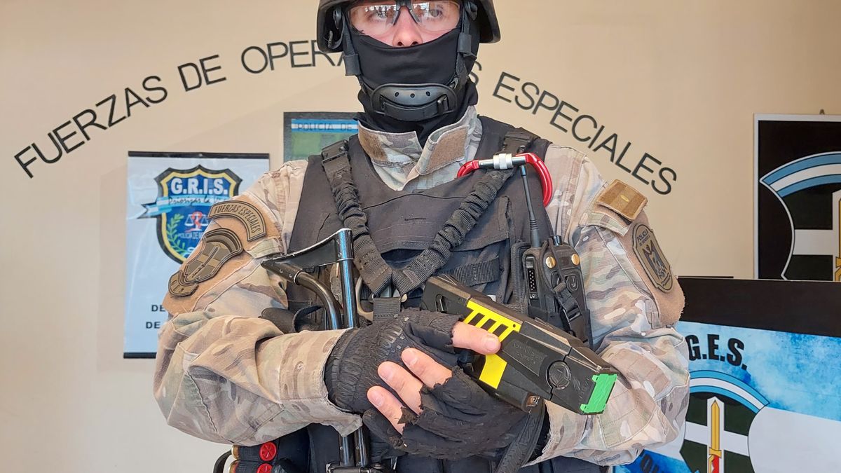 Fuerzas especiales ya utilizan pistolas Taser en Mendoza. Fuerzas especiales ya utilizan pistolas Taser en Mendoza.