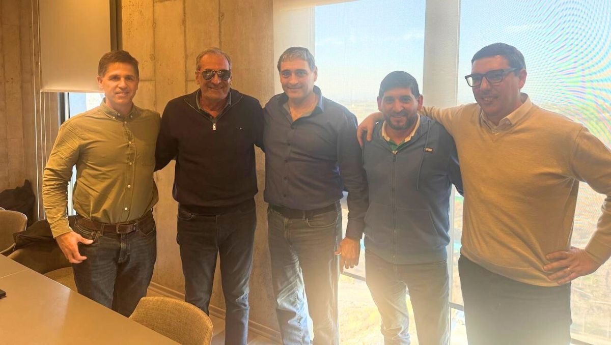 De izquierda a derecha: Diego Celaa, Julián Matamala, Pablo Iuliano, Sebastián Aguilar y Andrés Ponce. De izquierda a derecha: Diego Celaa, Julián Matamala, Pablo Iuliano, Sebastián Aguilar y Andrés Ponce.