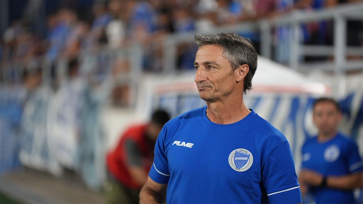 Mariano Toedtli, DT de Godoy Cruz, en su debut igualó 1 a 1 ante Ciudad de Bolívar. Mariano Toedtli, DT de Godoy Cruz, en su debut igualó 1 a 1 ante Ciudad de Bolívar.