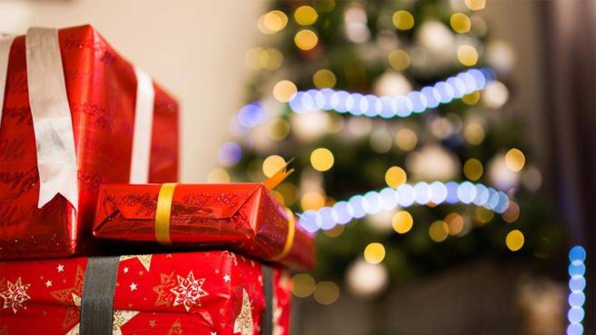 Reciclaje: reutilizá las bolsas viejas para envolver los regalos de Navidad.