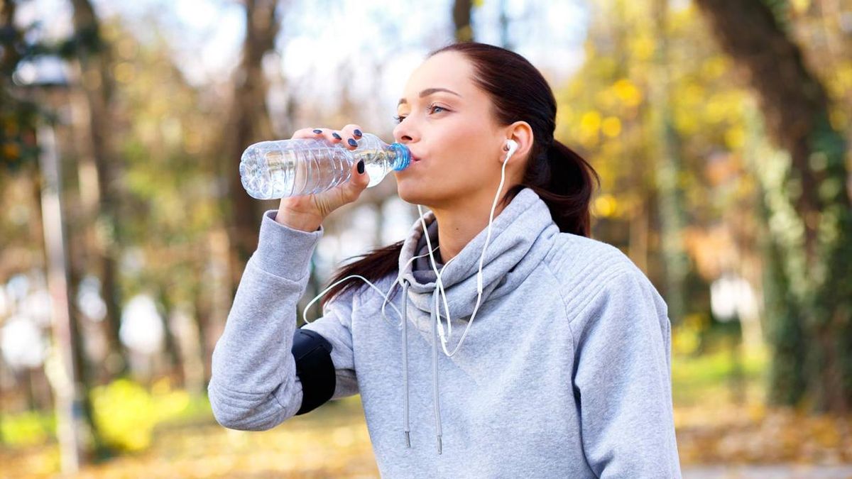 El estudio que confirma que beber en botellas de plástico es peligroso para la salud El estudio que confirma que beber en botellas de plástico es peligroso para la salud