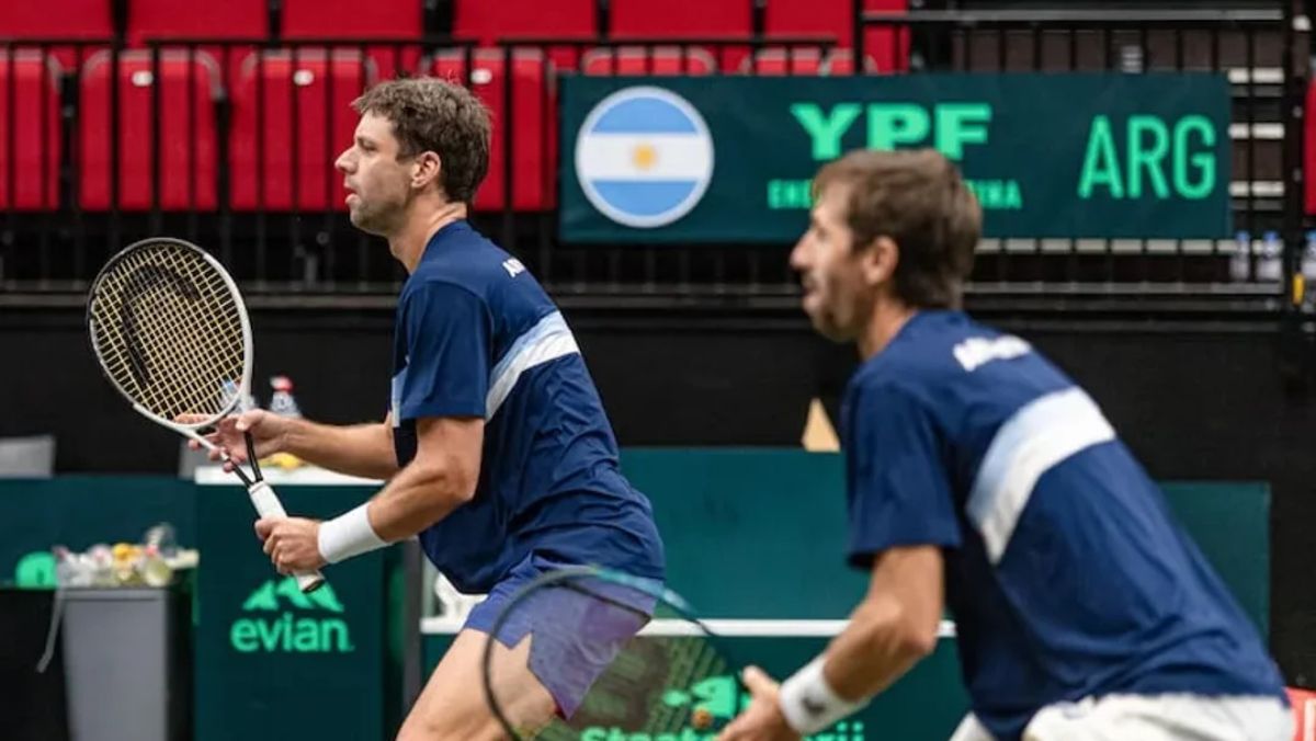 Horacio Zeballos y Andr&eacute;s Molteni le dieron a Argentina en Groningen, Pa&iacute;ses Bajos, el pasaje a la ronda final de la Copa Davis.