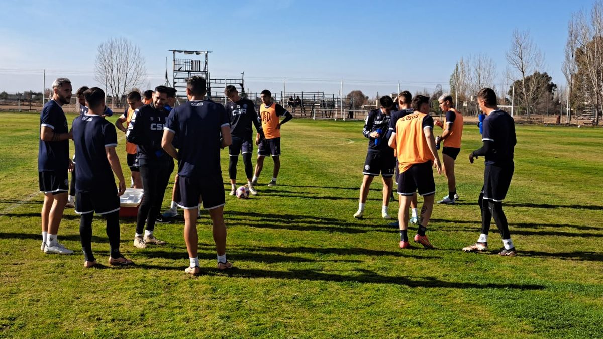 Independiente Rivadavia jugará con Chacarita y luego con Tristán Suárez. Foto: Diario UNO.