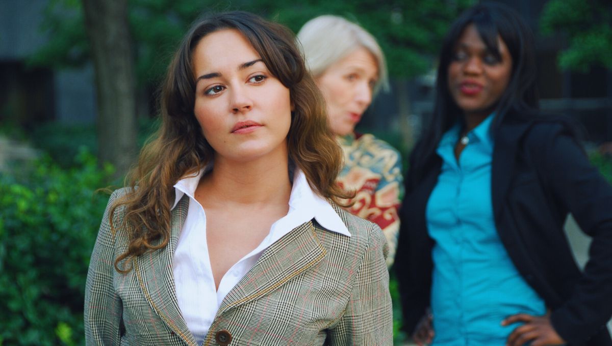 Qué significa que alguien hable mal de mí a mis espaldas, según la psicología del comportamiento