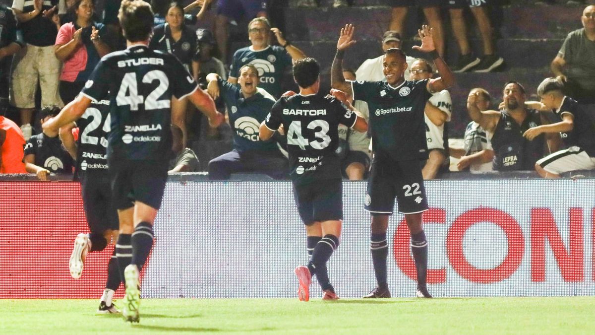 Fabrizio Sartori Prieto convirtió uno de los goles en la victoria de Independiente Rivadavia ante Sarmiento de Junín. Foto: Cristian Lozano/Diario UNO. 